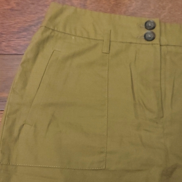Banana Republic skirt in size 4 petite - Picture 2 of 7
